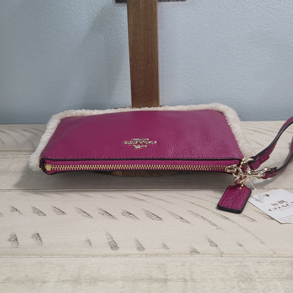 Coach wristlet in pebbled Pink leather with a shearling trim, NWT - Picture 12 of 15